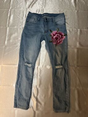 Machine Nouvelle Mode Distressed Skinny Jeans with Rose Embroidery Size 11/31